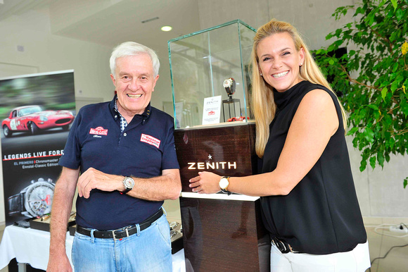 Helmut und Jenny Zwickl erfreuen sich an der Uhrenkollektion von Zenith