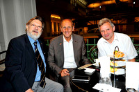 Hans-Joachim Stuck (m.) mit Theo Huschek (li.) und Gerhard Felfer (re.)