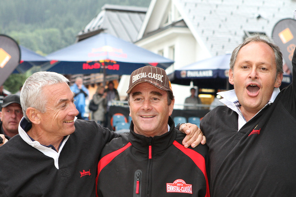 Nigel Mansell und die Sieger Helmut Schramke (rechts) und Peter Umfahrer