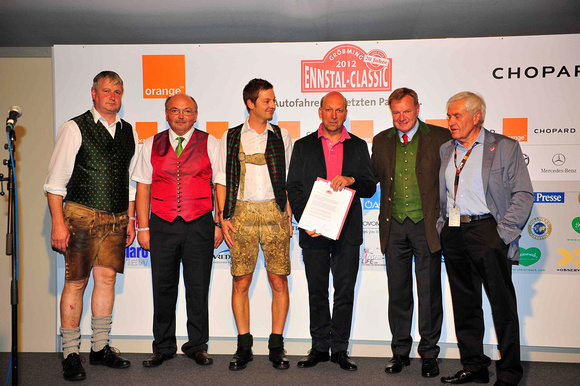 Unterzeichnung des Vertrages zwischen der Gemeinde Gröbming und der Ennstal Classic GmbH